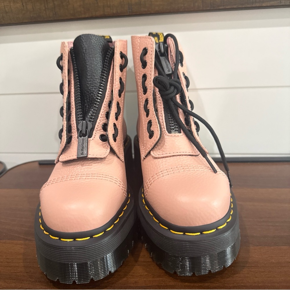 Dr Martens Womens Sinclair Boot Platform Rose Beige - Pinkish Size 8 NWOB - Picture 2 of 8